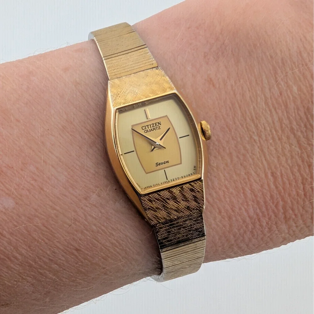 Vintage Citizen Seven 3220-941934 Gold Tone Quartz Watch Textured Bracelet - Picture 3 of 10